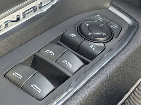 Used 2022 GMC Sierra 1500 Denali w/ Denali Reserve Package image 25