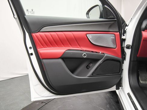 Used 2025 Maserati Grecale Modena AWD/4WD image 43