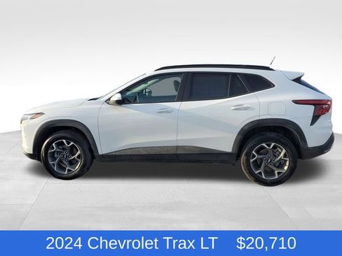 Used 2024 Chevrolet Trax LT w/ Driver Confidence Package image 2