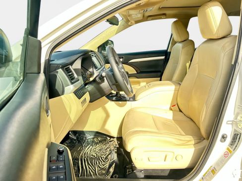 Used 2015 Toyota Highlander XLE FWD image 11