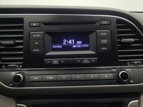 Used 2017 Hyundai Elantra SE image 25