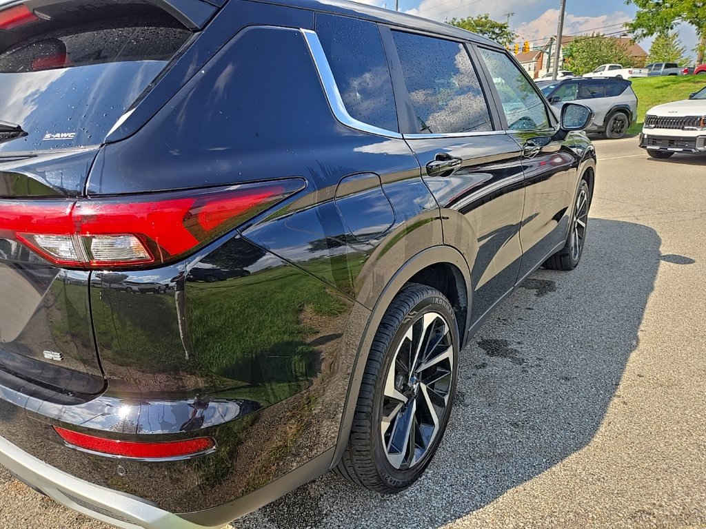 Used 2024 Mitsubishi Outlander SE AWD/4WD image 3
