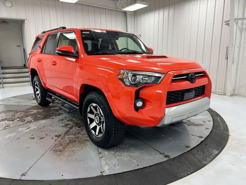 Used 2024 Toyota 4Runner TRD Off-Road Premium w/ Off Road Premium Plus Package AWD/4WD image 2
