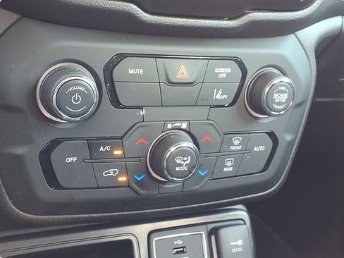 Used 2021 Jeep Renegade Latitude FWD image 13