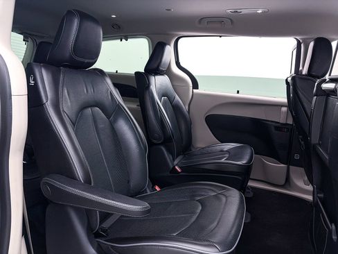Used 2020 Chrysler Pacifica Limited w/ Advanced Safetytec Group FWD image 40