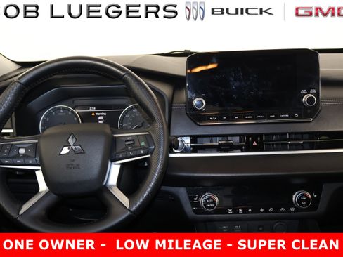 Used 2022 Mitsubishi Outlander SE image 14