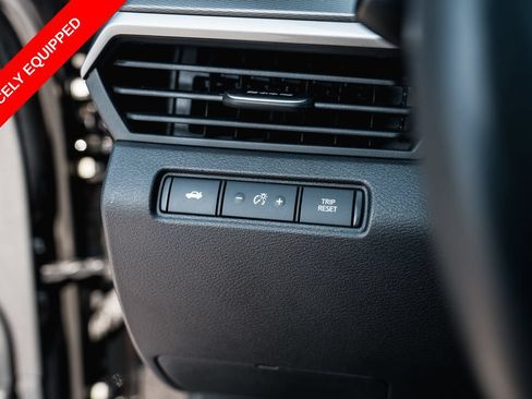 Used 2024 Nissan Altima 2.5 SR FWD image 13