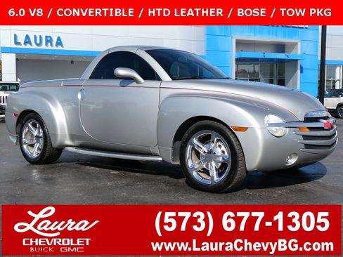 Used 2005 Chevrolet SSR Base 2D Standard Cab w/ Preferred Equipment Group image 1