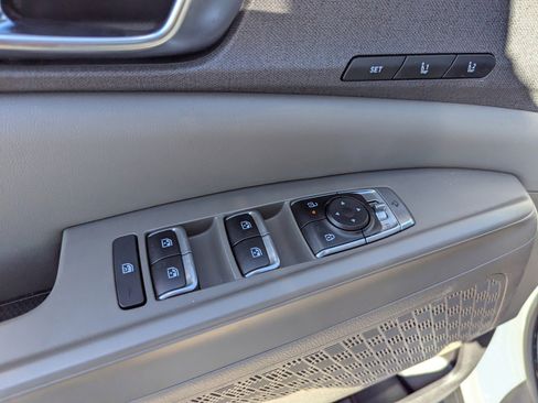 Used 2026 Kia Carnival EX image 31