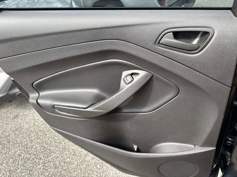 Used 2019 Ford Escape S image 12