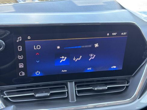 Used 2025 Chevrolet Trax LT FWD image 14