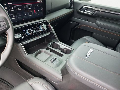 Used 2025 GMC Sierra 2500 AT4 AWD/4WD image 11
