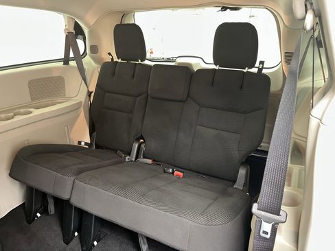 Used 2020 Dodge Grand Caravan SE w/ Rear Park Assist Package image 12