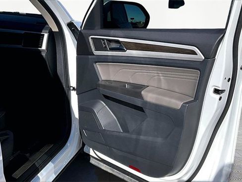 Used 2022 Volkswagen Atlas SE image 19