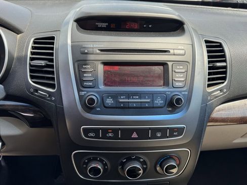 Used 2014 Kia Sorento LX FWD image 17