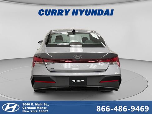 Used 2025 Hyundai Elantra SE FWD image 4