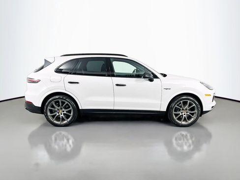 Used 2023 Porsche Cayenne AWD/4WD image 4