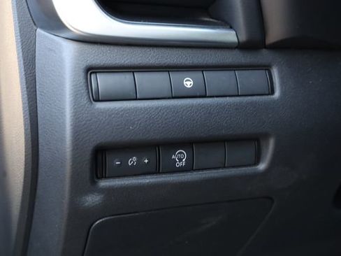 Used 2023 Nissan Rogue SV image 12