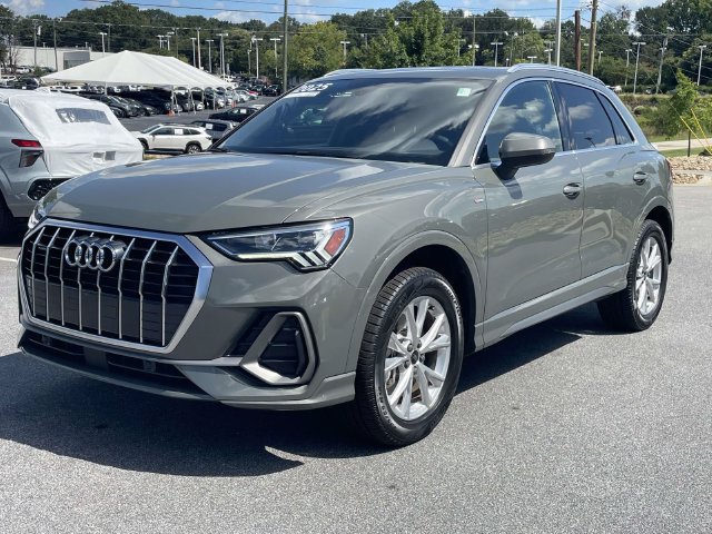 Certified 2025 Audi Q3 2.0T Premium AWD/4WD image 3