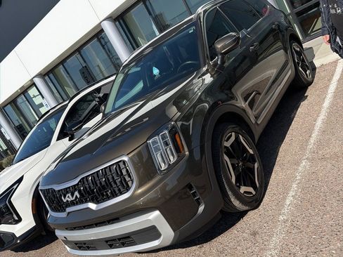Certified 2024 Kia Telluride EX w/ EX Captain's Chair Package image 5