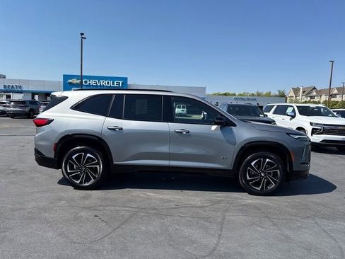 Used 2025 Buick Enclave Sport Touring FWD image 2