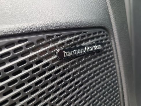 New 2023 Chrysler Pacifica Limited w/ Uconnect Theater Family Group image 19