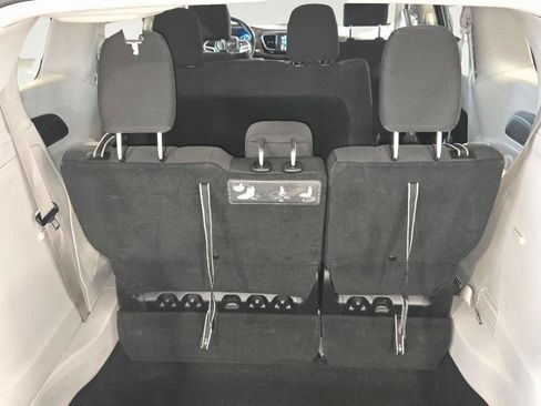 Used 2019 Chrysler Pacifica L FWD image 33