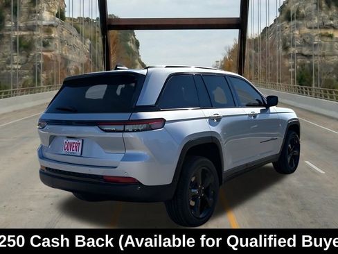 New 2025 Jeep Grand Cherokee Altitude RWD image 10