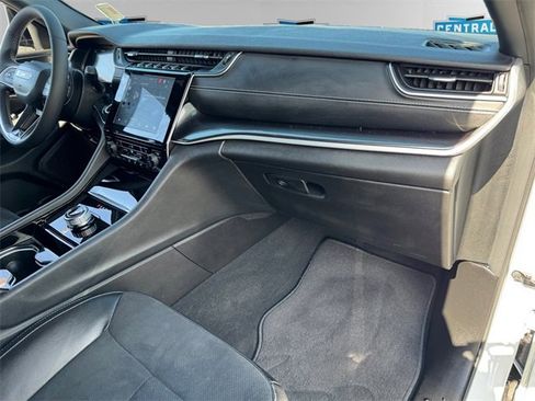 Certified 2023 Jeep Grand Cherokee Altitude image 12