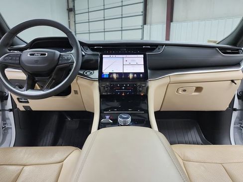 Used 2023 Jeep Grand Cherokee L Limited w/ Luxury Tech Group II AWD/4WD image 29