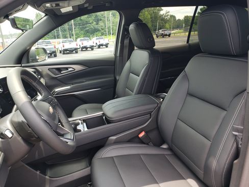 New 2026 Chevrolet Traverse LT w/ Sun and Wheel Package FWD image 28