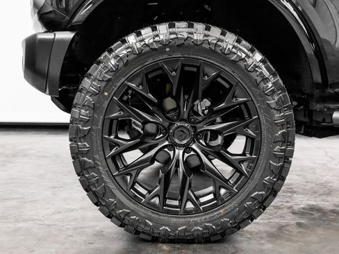 Used 2025 Ford Bronco Badlands AWD/4WD image 11