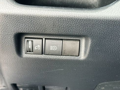 Used 2020 Toyota RAV4 LE FWD image 33