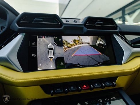 Used 2025 Lamborghini Urus S AWD/4WD image 21