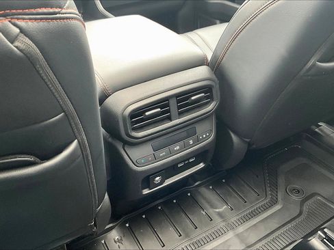 Used 2023 Honda Pilot TrailSport image 11