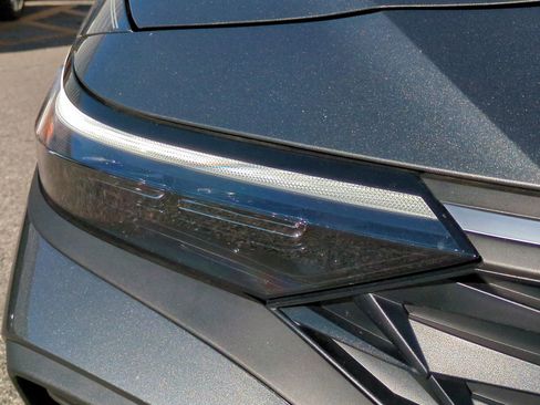 Certified 2025 Hyundai Elantra Sport image 10