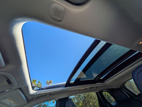 Used 2021 Jeep Cherokee Limited w/ Elite Package image 27