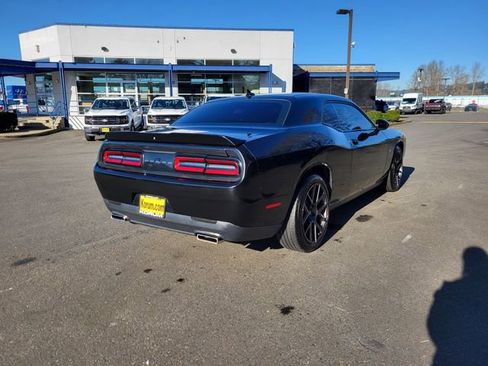 Used 2018 Dodge Challenger R/T w/ Sound Group image 9