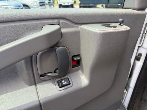 Used 2017 Chevrolet Express 2500 RWD image 14