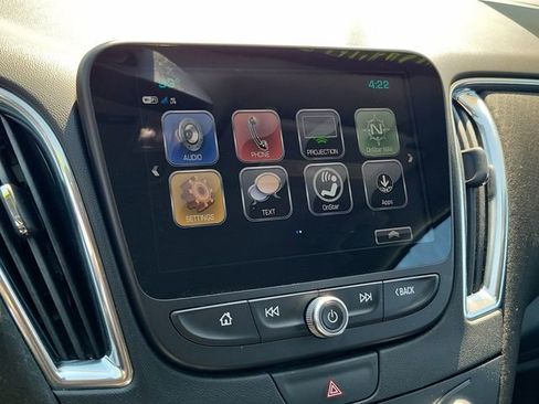 Used 2018 Chevrolet Malibu LT FWD image 25