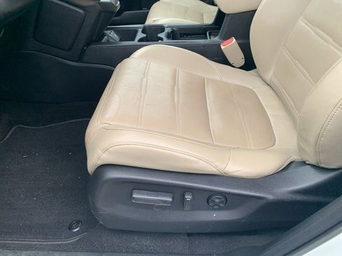 Used 2018 Honda CR-V Touring image 10