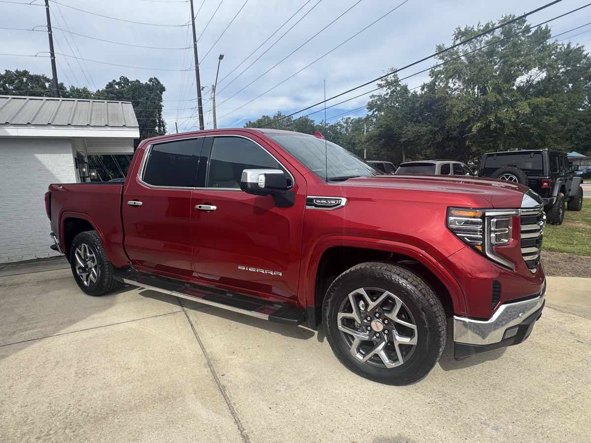 Used 2024 GMC Sierra 1500 SLT w/ SLT Premium Plus Package AWD/4WD image 4