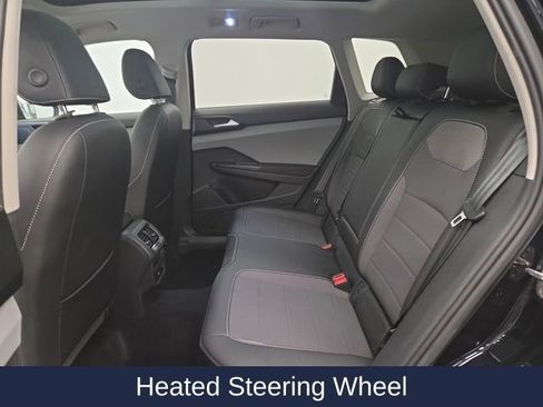 Used 2022 Volkswagen Taos SE w/ Panoramic Sunroof Package image 27