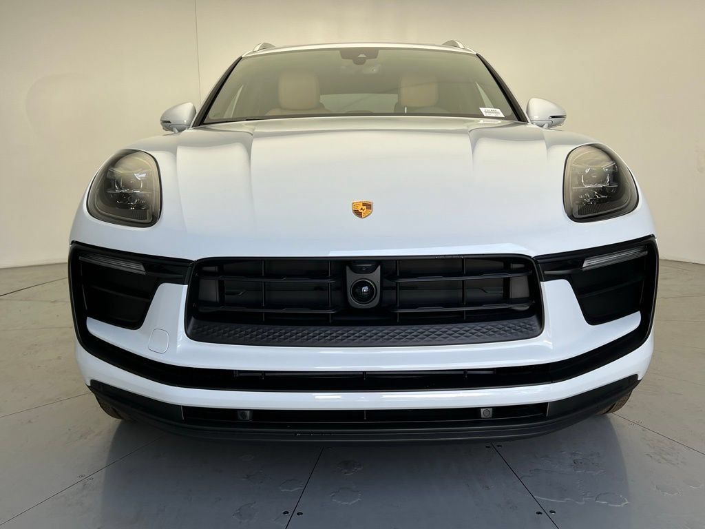 Certified 2026 Porsche Macan AWD/4WD image 25