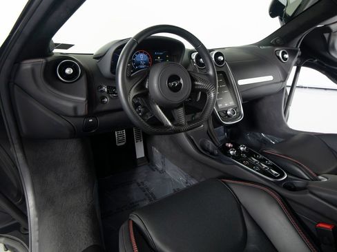 Used 2023 McLaren GT RWD image 15