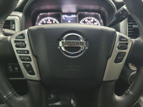 Used 2018 Nissan Titan SV w/ SV Convenience Package AWD/4WD image 25