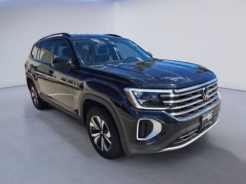 Used 2025 Volkswagen Atlas SE AWD/4WD image 8