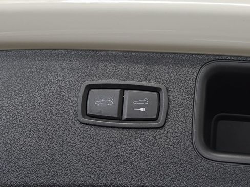 Used 2022 Porsche Macan AWD/4WD image 31