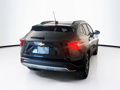Used 2025 Chevrolet Trax LT image 9
