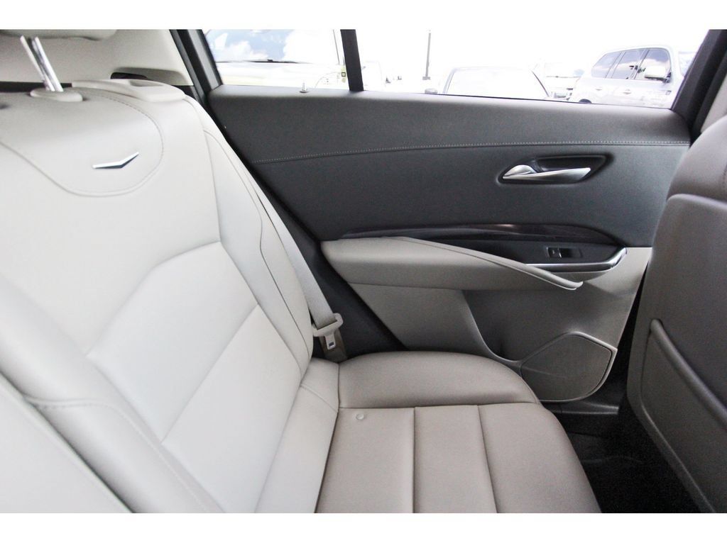 Certified 2023 Cadillac XT4 Luxury FWD image 11